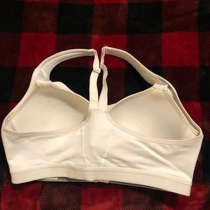 Victoria's Secret Intimates & Sleepwear - Victoria’s Sport knockout bra 34D Victoria's Secret Intimates & Sleepwear - Victoria’s Sport knockout bra 34D